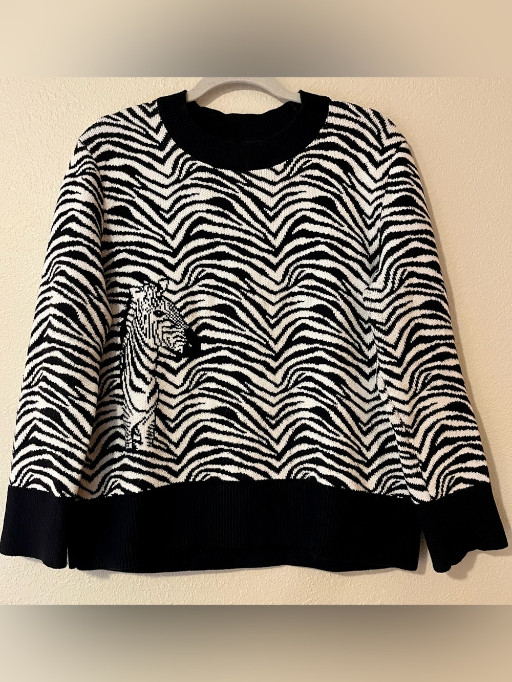 Banana Republic Hidden Zebra Sweater in Women’s Size Medium